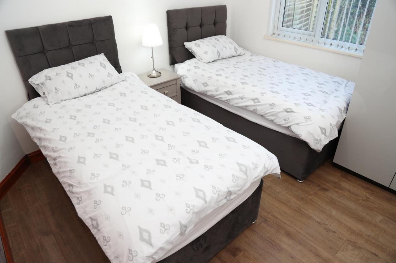 Cosy 3-Bed Bungalow Nec Airport Close To Amenities Бірмінгем Екстер'єр фото
